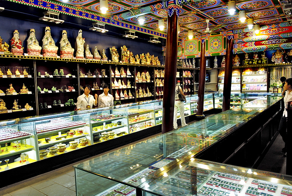 Gift shop, Wannian monastery, Mount Emei near Chengdu, China, Asia