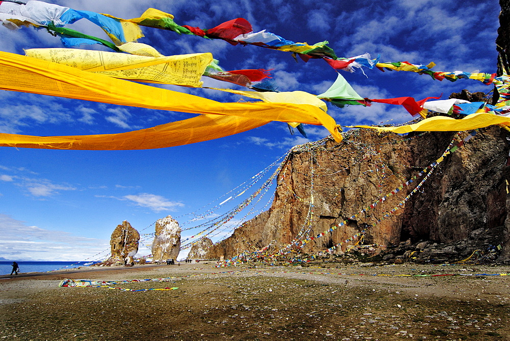 The Stone Couple and prayer flags, Nam-Tsho-Lake, Tibet