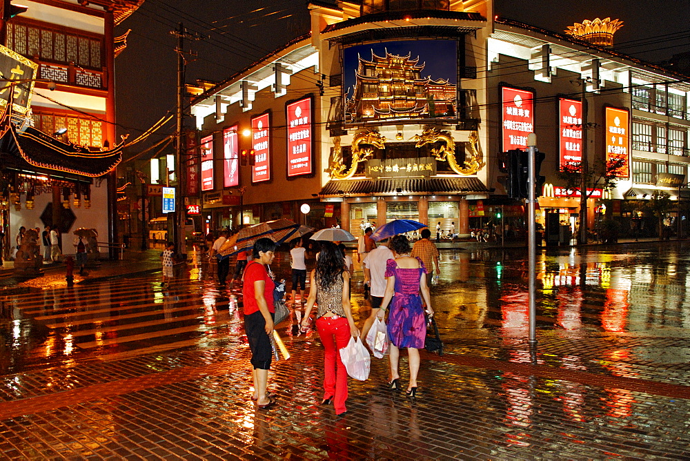 Rainy weather, new built quarter at the Yu-garden in the evening, Shanghai, China, Asia (composing)