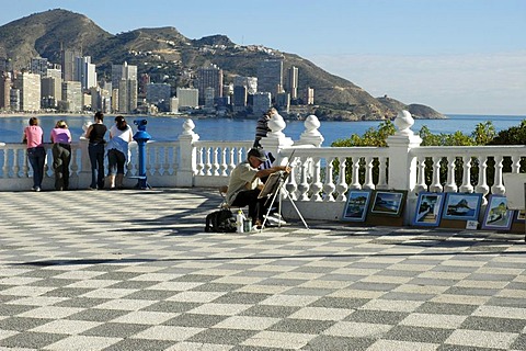 Street painter on a viewing platform, balcony of the Mediterranean, Benidorm, Costa Blanca, Spain