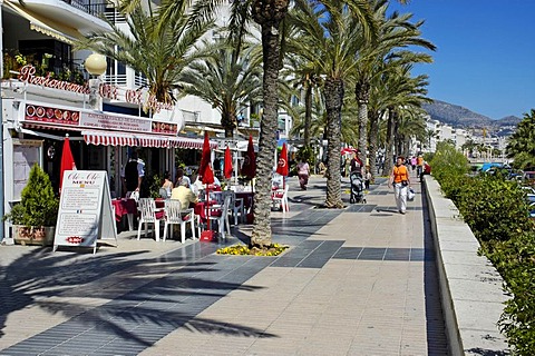 Restaurants and tourists on the board walk, paseo, Altea, Costa Blanca, Spain