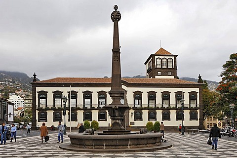 Praco do Municipio with the baroque Camara Municipal, Funchal, Madeira, Portugal