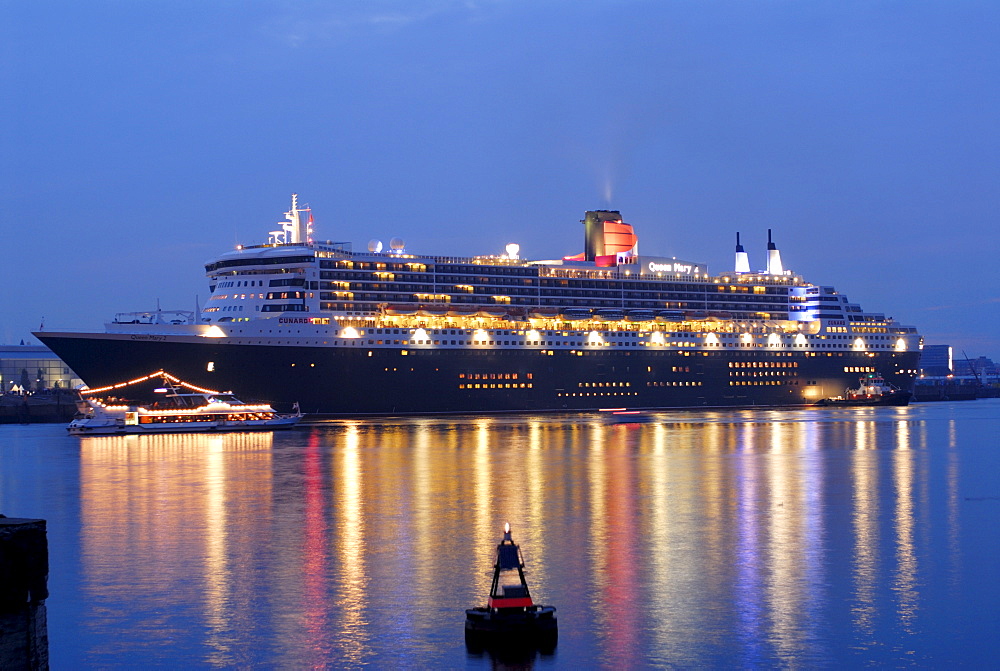 Cruise ship Queen Mary 2 in Hamburg harbour, Germany