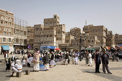 Souk, buildings made of brick clay, marketeers, square in front of the Bab El Yemen, SanÃ«aÃ­, UNESCO World Heritage Site, Yemen, Middle East