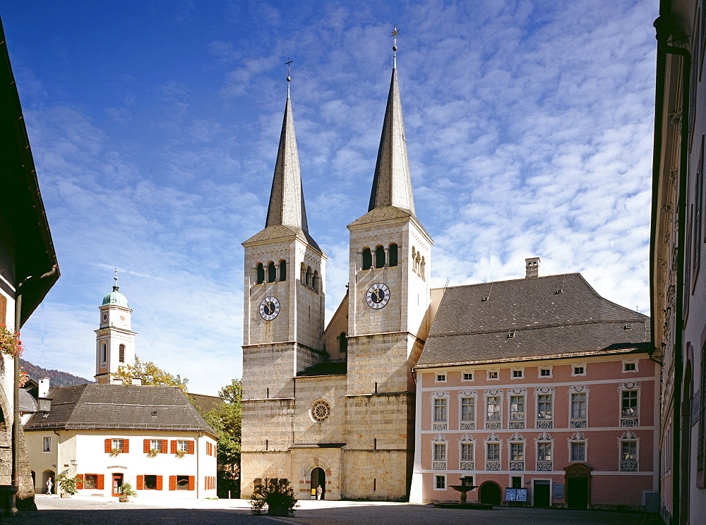 Castle Square with St. Peter's and John's Church, former collegiate church, and royal castle, Berchtesgaden, Upper Bavaria, Germany, Europe