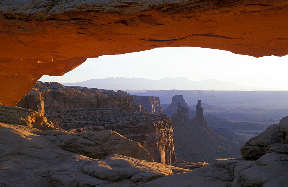 Mesa Arch at sunrise, Canyonlands National Park, Utah, USA