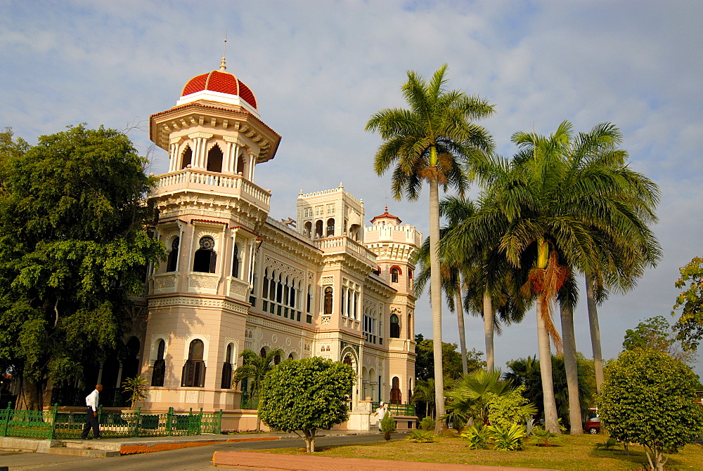 Colonial architecture, Cuban Royal Palms (Roystonea regia) growing around a Moorish villa in Cienfuegos, Cuba, Caribbean, Americas