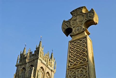 Cross in front of St John's Church, Ley lines, Legend of King Arthur, Glastonbury, Mendip, Somerset, England, Great Britain, Europe