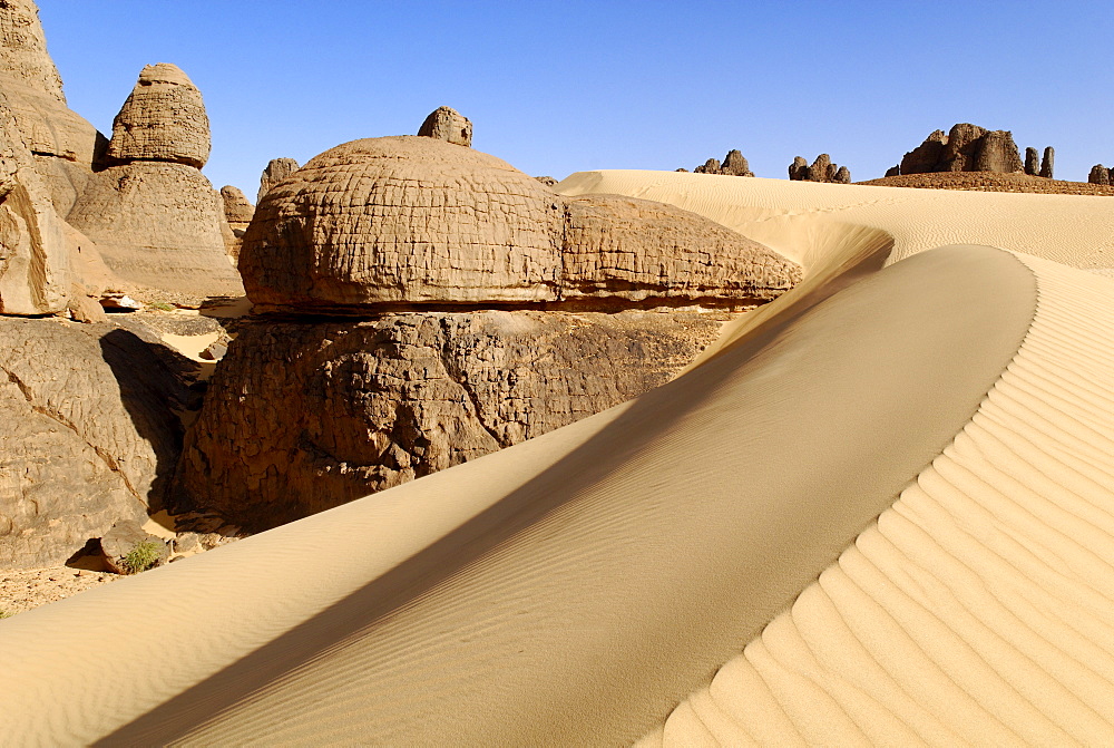 Rock formation in the desert at Tin Akachaker, Tassili du Hoggar, Wilaya Tamanrasset, Algeria, Sahara, Africa