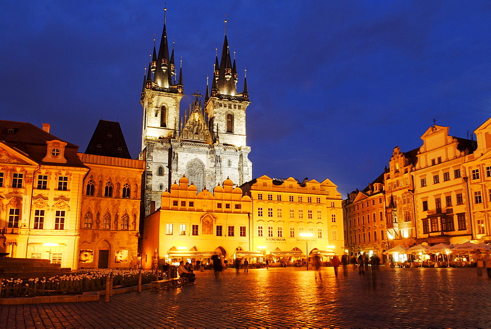 Old Town Square with the Church of Our Lady Before Tyn, UNESCO World Heritage Site, Prague, Czech Republic, Czechia, Europe