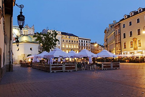 Street cafe on the Rynek Krakowski, Main Market Square, UNESCO World Heritage Site, Krakow, Poland, Europe