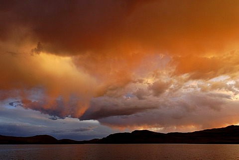 Stormy atmosphere on Lake Dlinoe, Sailughem Mountains, Tschuja Steppe, Altai Republic, Siberia, Russia, Asia