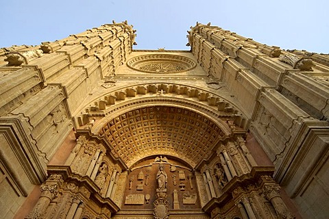 West gate and portal, cathedral, Parc de la Mar, Palma de Majorca, Majorca, Spain