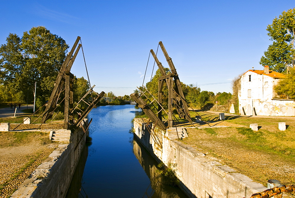 Vincent van Gogh Bridge, Arles, Provence-Alpes-Cote d'Azur, France