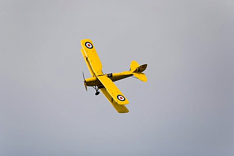 Biplane in the case of a flight show - model Kiebitz D-EDEM