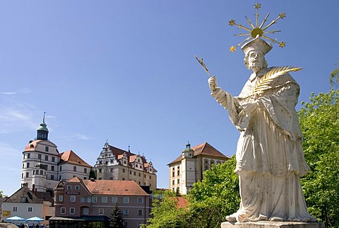 View to the castle, castles chapel, castles museum, Bavarian State Galery, Elisen bridge, City of Neuburg at the river Donau founded as maintown of principality Pfalz-Neuburg 1505, Bavaria, Germany, BRD, Europe