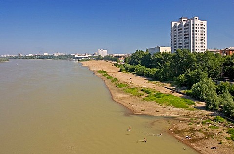 The River Irtisch at the Town of Omsk and the river beachside, Omsk, Sibiria, Russia, GUS, Europe,