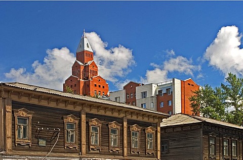 Old wooden Busines and Flat Block Downtown in the back modern Skyscraper, Omsk at the Rivers of Irtisch and Omka, Omsk, Sibiria, Russia, GUS, Europe,