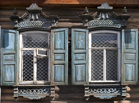 Windows with Ornamentic frames at different old Sibirian Wooden Houses, Omsk at the Rivers of Irtisch and Omka, Omsk, Sibiria, Russia, GUS, Europe,