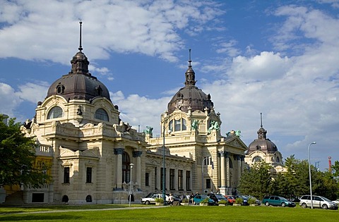 Szechenyi Open air bath in neobaroque Building Style, Budapest, Hungary, Southeast Europe, Europe,