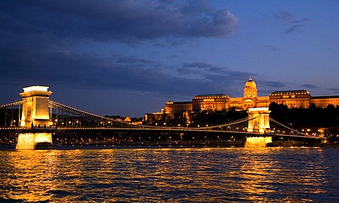 View to the illuminated Old Chain Bridge and the castle, Budapest, Hungary, Southeast Europe, Europe,