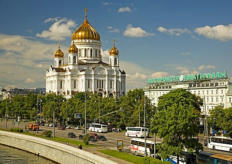 The river Moscva with Christ the Savior Cathedral Moscow, Russia, East Europe, Europe