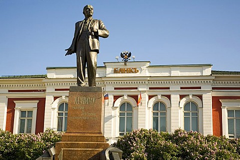 Statue of Lenin and building of the municipal bank, Vladimir, Russia