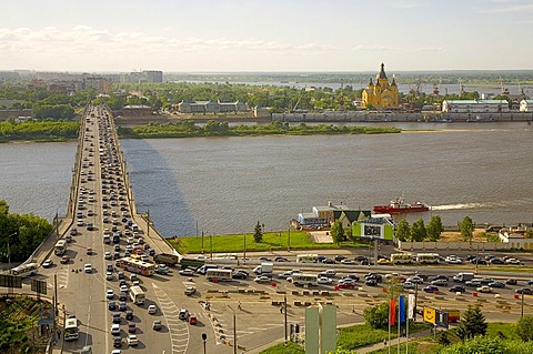 Oka bridge to the trade fair centre, Aleksandr Nevsky Cathedral, Nizhny Novgorod (Gorky), Russia