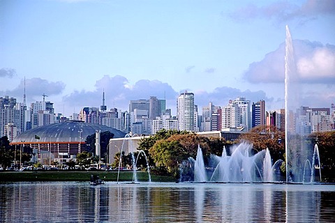 Fountain in the Ibirapuera Park in the Southern Zone of Sao Paulo, Brazil. In the background the skyline of "Zona Sul"