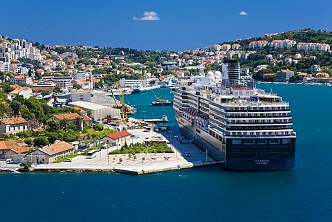 Ship in Dubrovnik harbour, Ragusa, Dubrovnik-Neretva, Dalmatia, Croatia, Europe