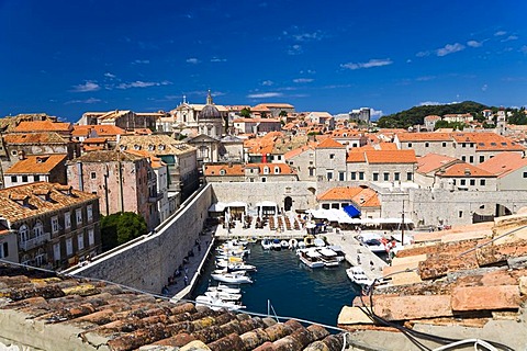 View of the Dubrovnik Harbour and historic centre, Ragusa, Dubrovnik-Neretva, Dalmatia, Croatia, Europe