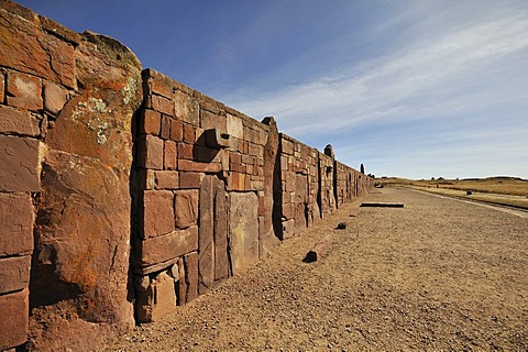 Exterior wall of the Temple of Kalasasaya at Tihuanaku, UNESCO World Heritage Site, La Paz, Bolivia, South America