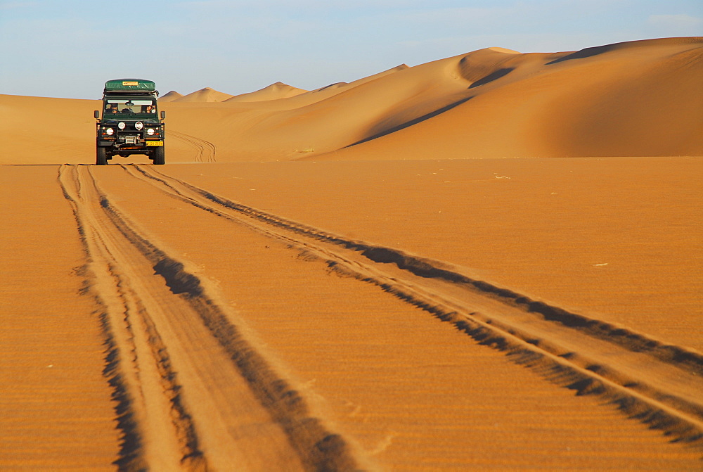 Jeep-Safari in the dunes, Saddle Hill, Diamond area, Namibia