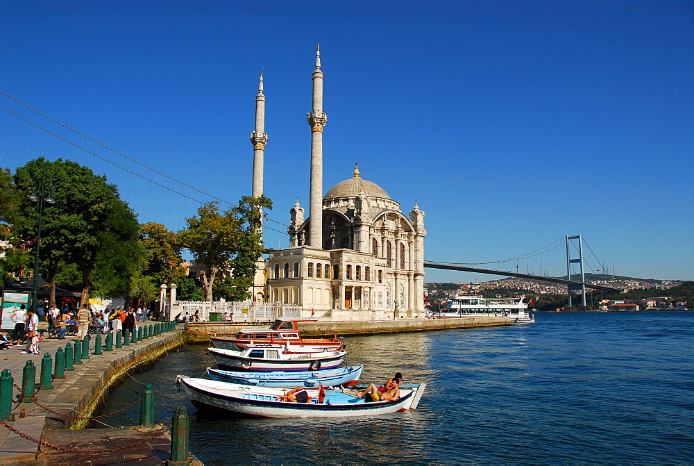 Ortakoey Camii (Ortakoey Mosque) at the Bosporus, Istanbul, Turkey