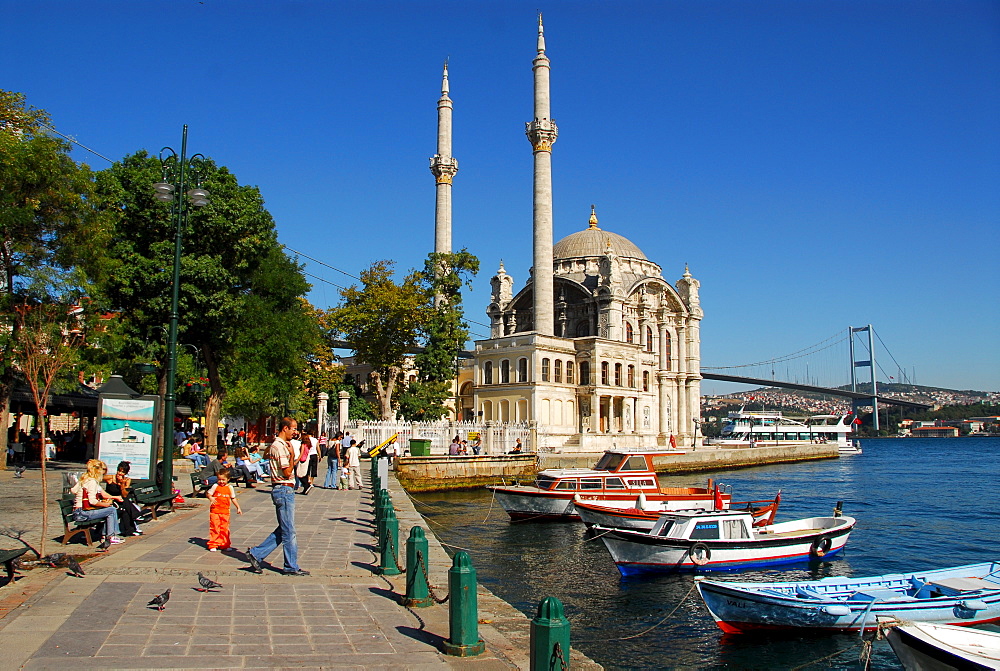 Ortakoey Camii (Ortakoey Mosque) at the Bosporus, Istanbul, Turkey