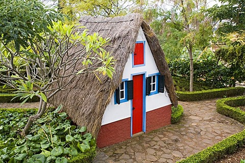 Casa de Colmo, thatched farmhouse, Botanical Garden, Funchal, Madeira, Portugal