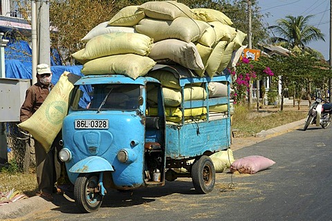 Heavily loaded mini-truck Vietnam