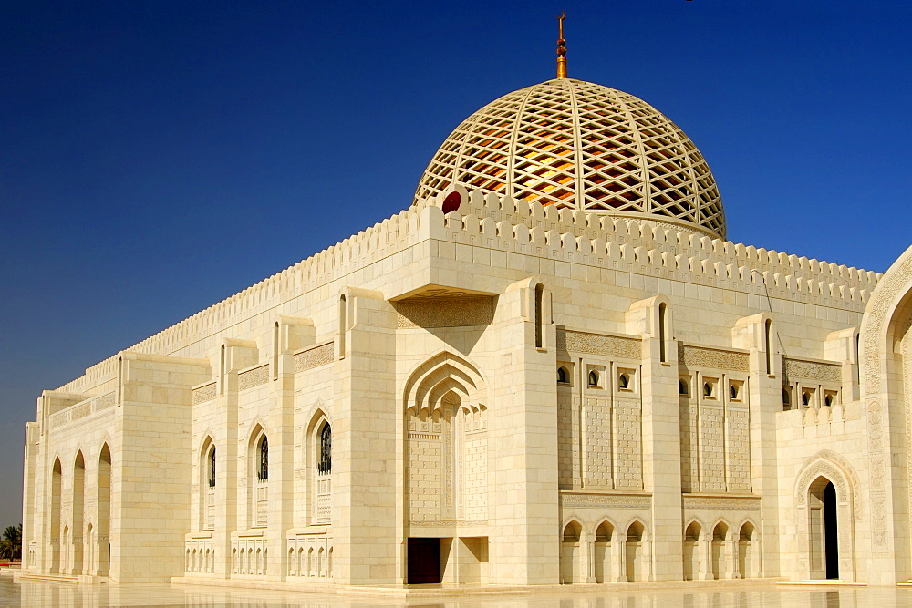 Principal dome, Sultan Qaboos Mosque, Muscat, Sultanate of Oman