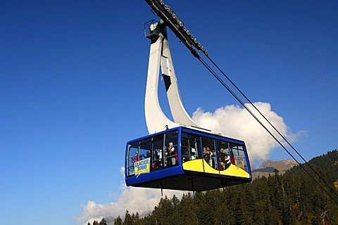 Cabin of the Col du Pillon - Scex Rouge cable car, in the region of Glacier 3000, Glacier de Tsanfleuron, Gstaad, Les Diablerets, Switzerland, Europe