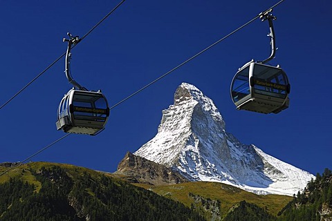 Empty gondolas of the Matterhorn-Express cable car railway, in front of Mt Matterhorn, Zermatt, Valais, Switzerland, Europe