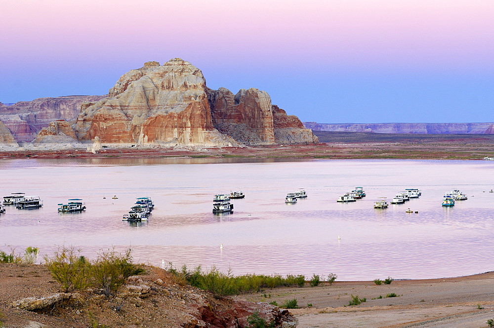 View from Wahweap Marina, houseboats in the evening, Lake Powell, Arizona, USA, North America