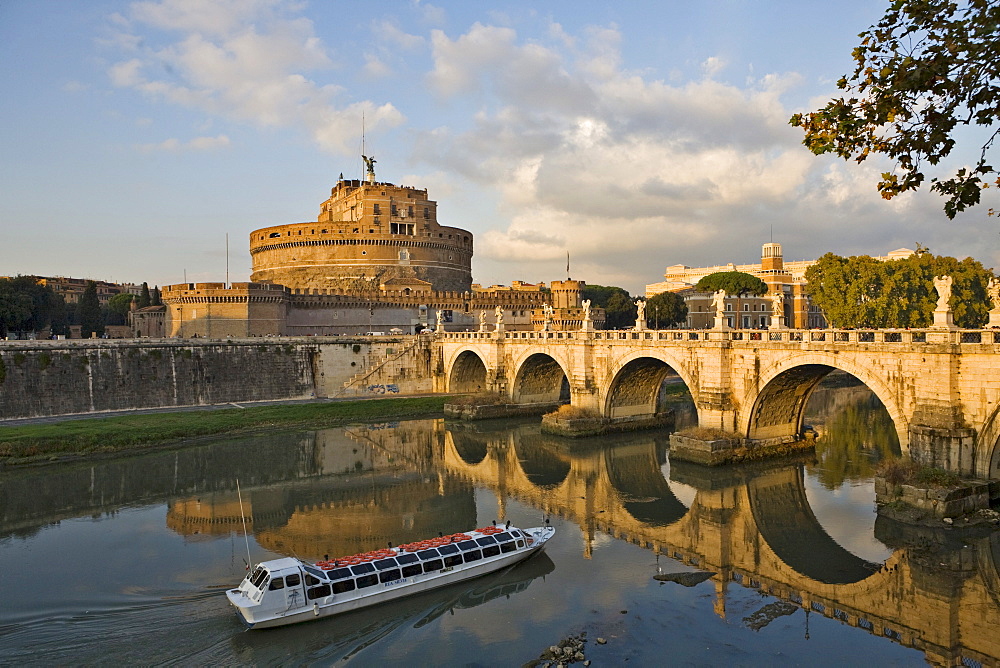 Sightseeing boat, Ponte SantÃ‚Â¥ Angelo bridge and SantÃ‚Â¥ Angelo castle before sunset, Rome, Italy, Europe