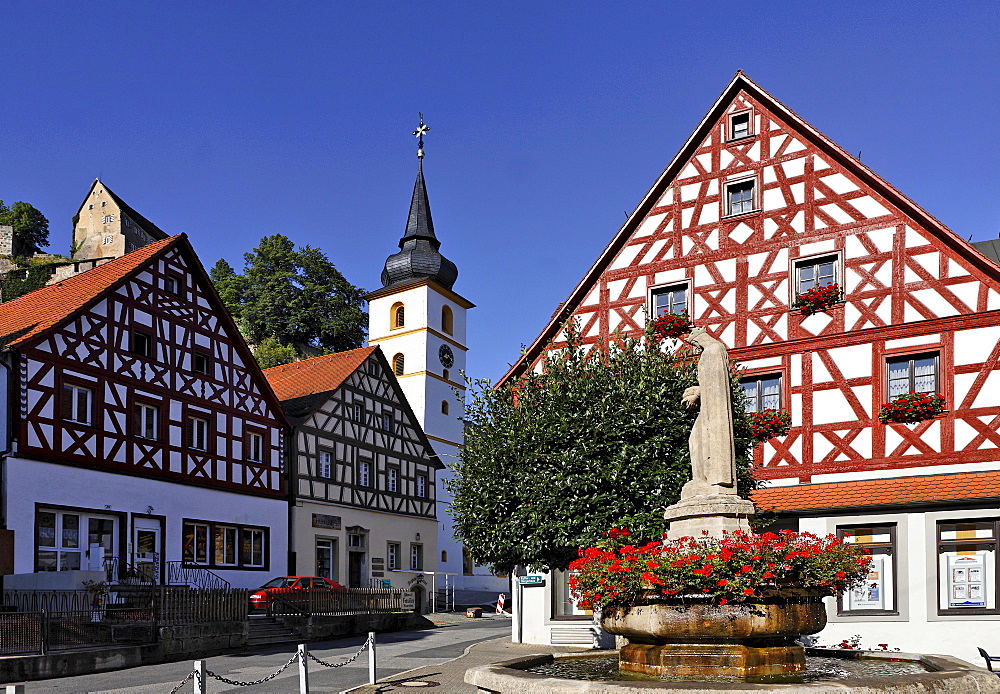 Main square with Elizabeth Fountain and Fachwerk-style houses, Pottenstein, Franconian Switzerland, Bavaria, Germany, Europe