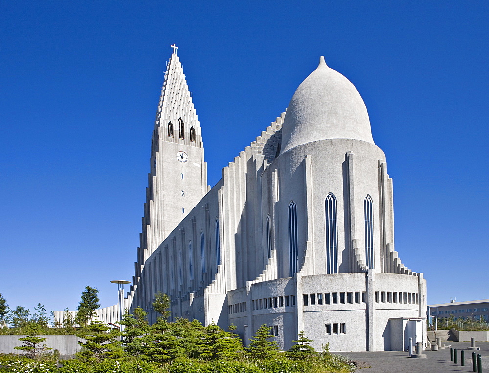 Hallgrimskirkja (Hallgrimur's Church), Reykjavik, Iceland, Atlantic Ocean