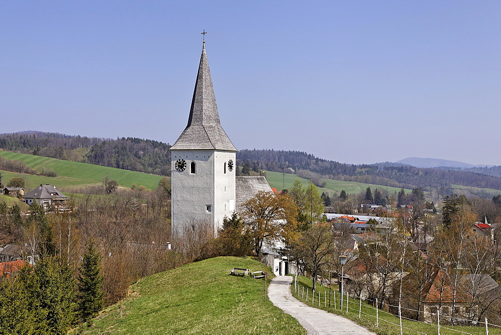 Fortified church dating to 1502, Kaumberg, Triesingtal (Triesing Valley), Lower Austria, Austria, Europe