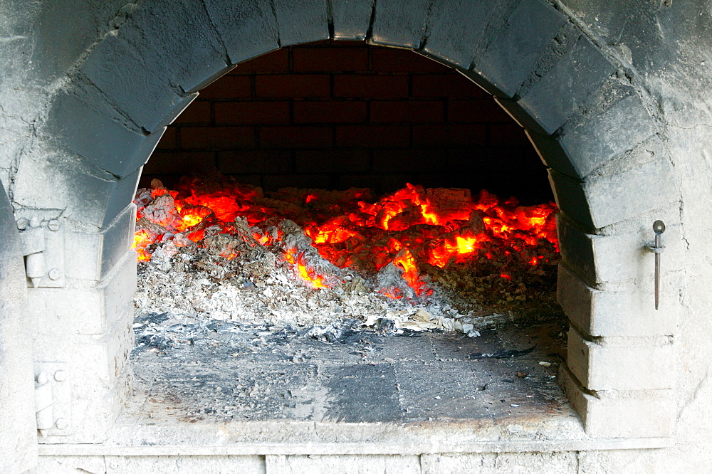 Glow in the baking oven, Bavarian Forest, Bavaria, Germany