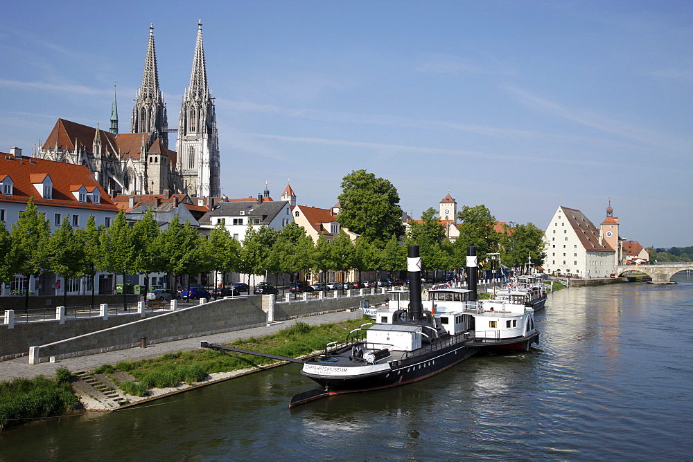 Cathedral, museum ship, Regensburg, UNESCO World Heritage Site, Danube River, Upper Palatinate, Bavaria, Germany, Europe