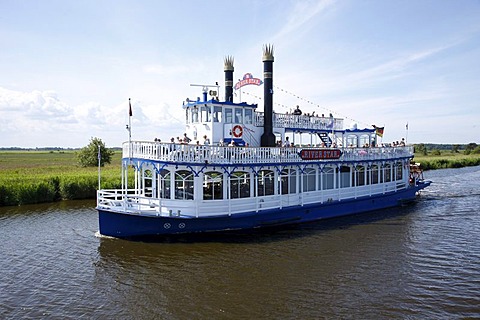 Paddle steamer, Prerower Stream, Western Pomerania Lagoon Area National Park, Mecklenburg-Western Pomerania, Germany, Europe