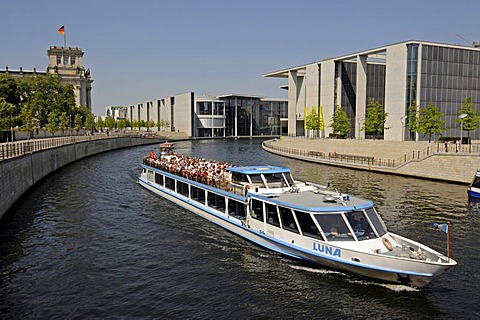 Passenger ship on the Spree River in front of the office of the federal chancellor, Berlin, Germany, Europe