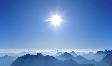 View from the Birkkarspitze, backlight, Karwendel, Tyrol, Austria